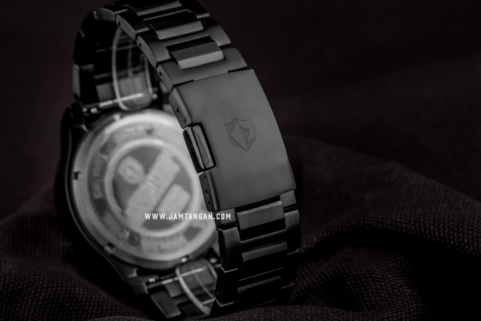 Expedition E 6750 MC BEPBA Chronograph Men Black Dial Black Stainless Steel Strap Machtwatch